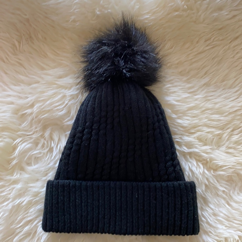 Ladies black toque